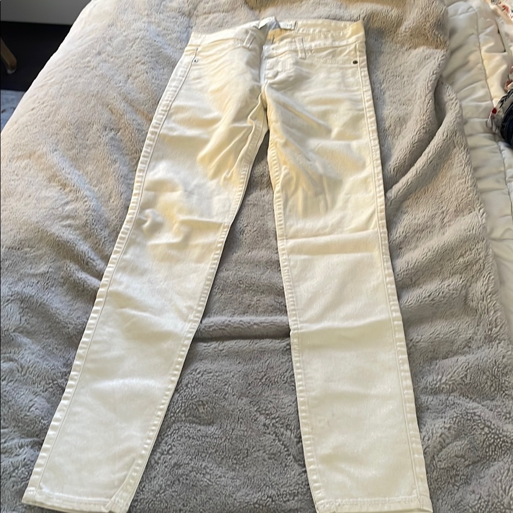 Junior Girls  White Jeans with sparkle!! Great for holidays 00 Like new!